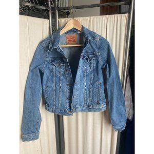EUC Levi's Light Denim Women's M Jean Jacket Crop Cute Perfect Fit